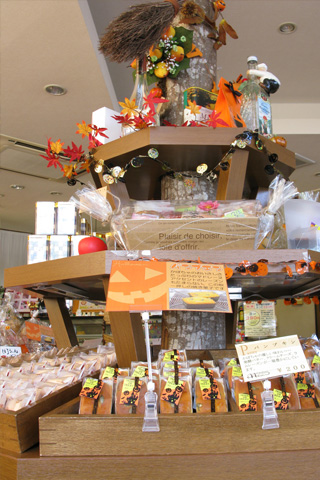 糸魚川店の焼菓子台