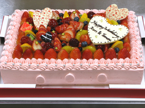 ピンクのウェディングケーキ3
