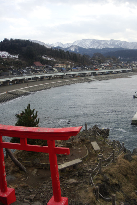 弁天岩から見た国道8号線 弁天岩から見た国道8号線