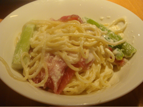 パスタをとりわける パスタをとりわける