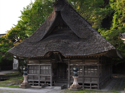 能生白山神社の拝殿 能生白山神社の拝殿