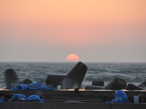 夕日沈む