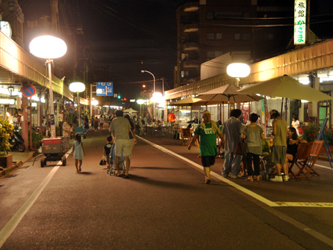 エキカモ・夜の糸魚川駅前