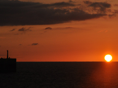 日本海のだるま夕日