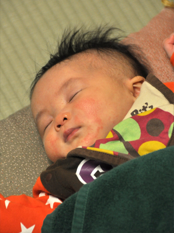 眠る息子