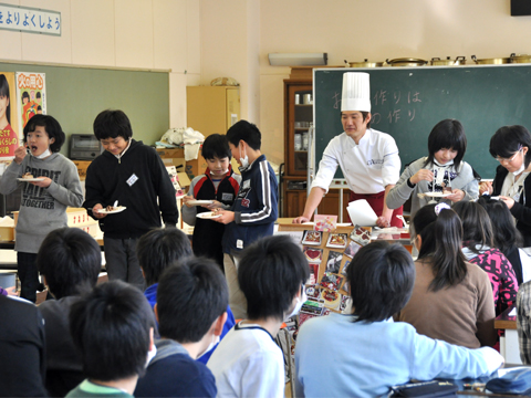 秘密のケーキの答えを発表