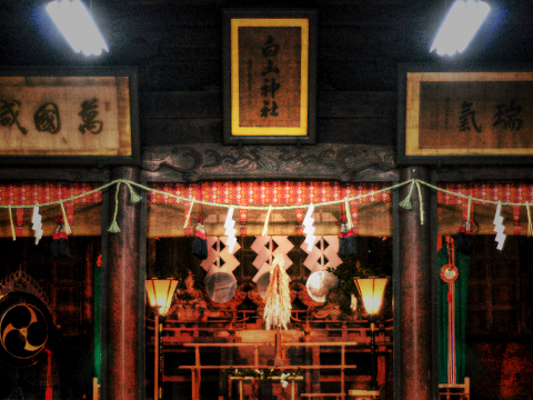 神社の中