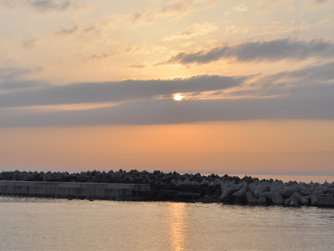 日本海に浮かぶ夕日 日本海に浮かぶ夕日