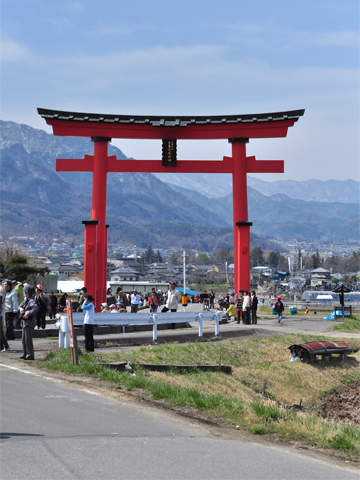生島足島神社の鳥居