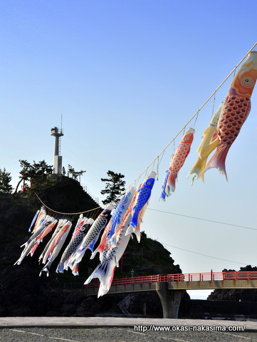 弁天岩と鯉のぼり