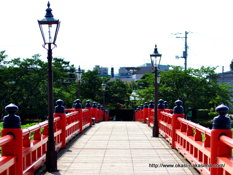 高田公園、お堀にかかる橋