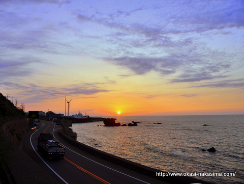 国道8号線と夕焼け空
