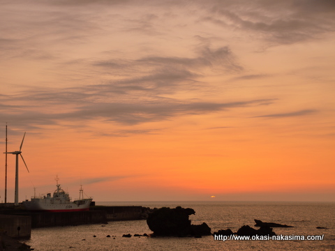 とっとこ岩と夕日が沈む時