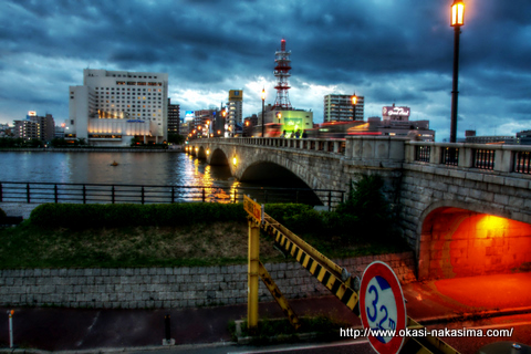 萬代橋と高架下（HDR）