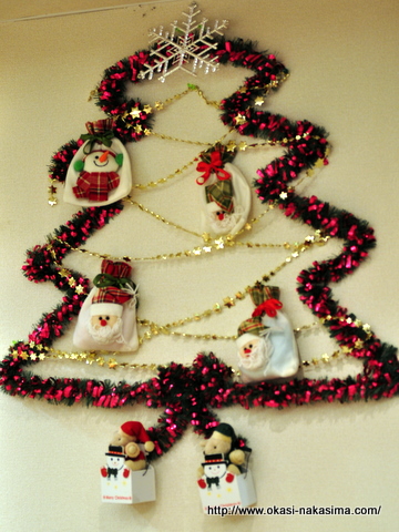 壁のクリスマスツリー
