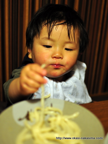 うどんを食べる息子 うどんを食べる息子