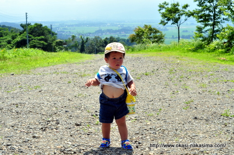 おへそを出す息子