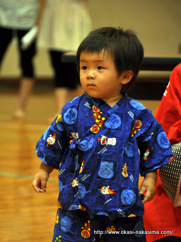 盆踊り会場の息子