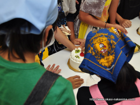 ケーキ飾りつけ