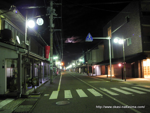 通りの夜景
