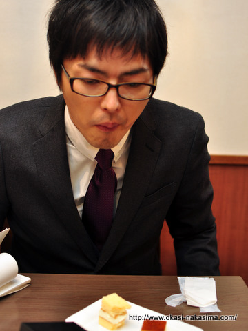 Yさん試食中