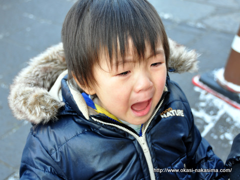 大泣きする息子