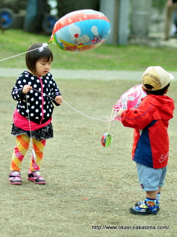 咲花ちゃんと遊ぶ息子