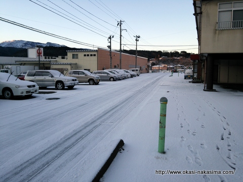 朝の雪道