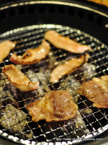 肉を焼く 肉を焼く