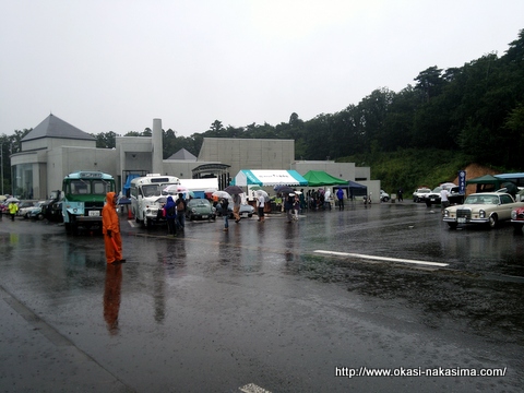 クラシックカーレビュー会場