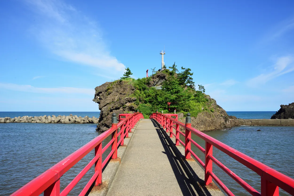 能生弁天岩とあけぼの橋
