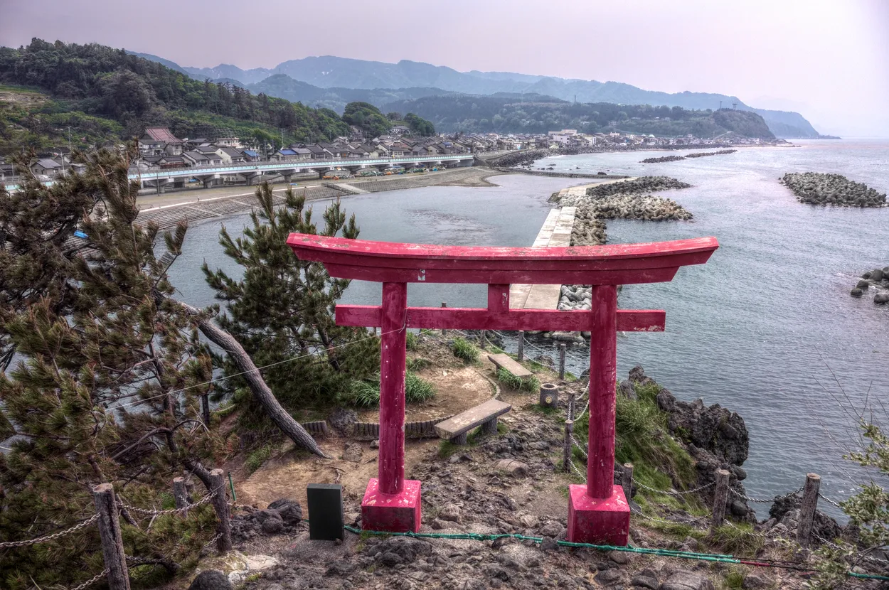 能生弁天岩山頂から