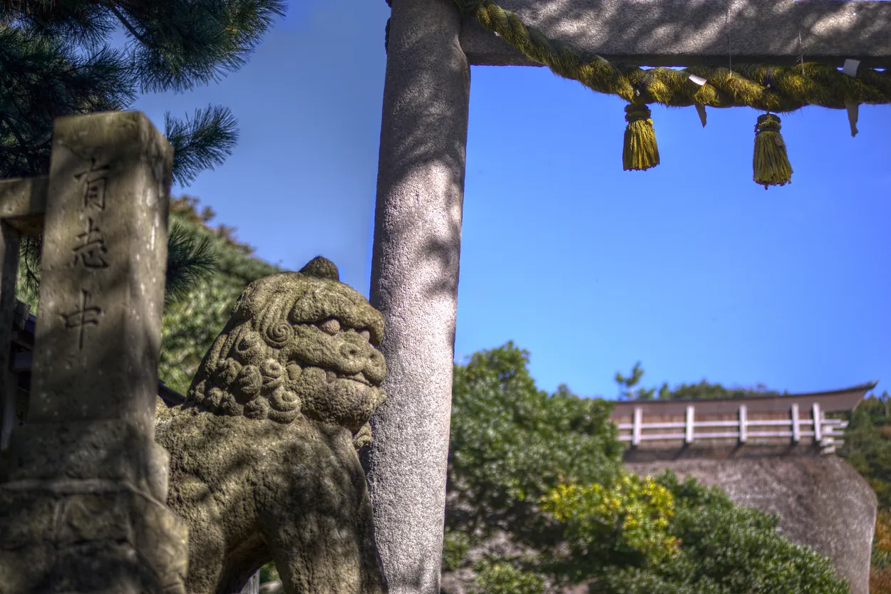 能生白山神社・鳥居と狛犬
