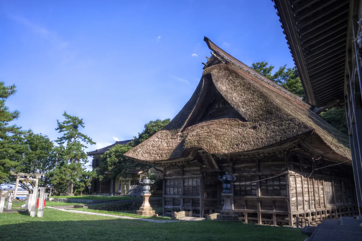 能生白山神社・拝殿