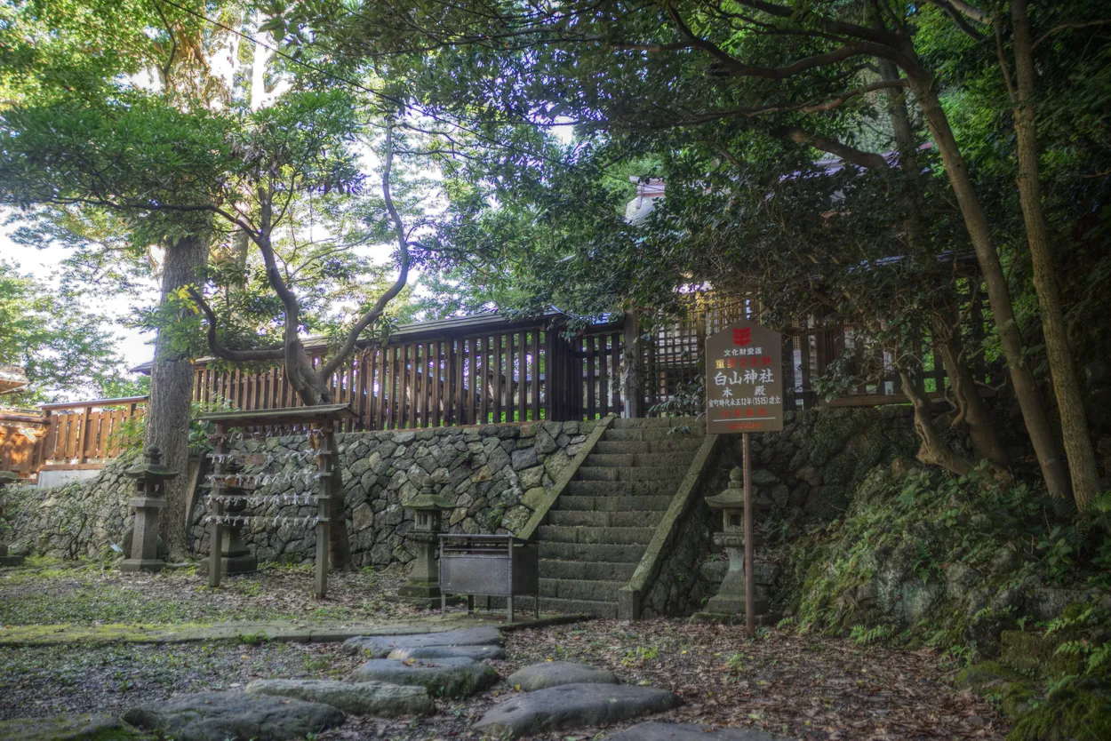 能生白山神社・本殿