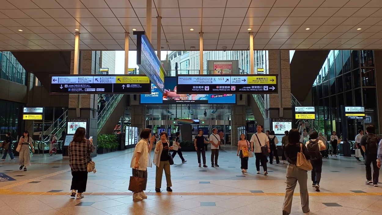 大阪駅の様子