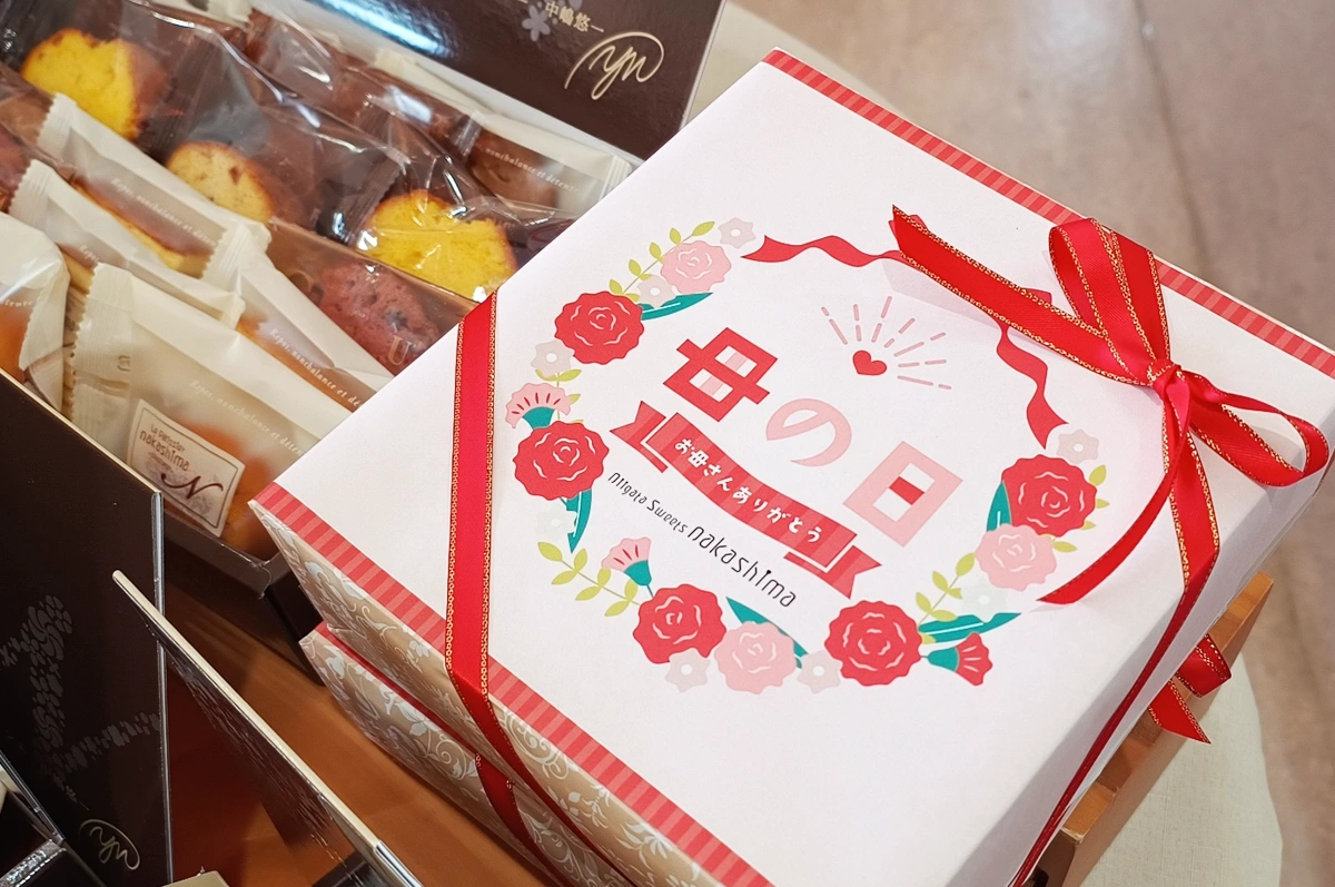 母の日の掛紙をかけた焼菓子ギフト