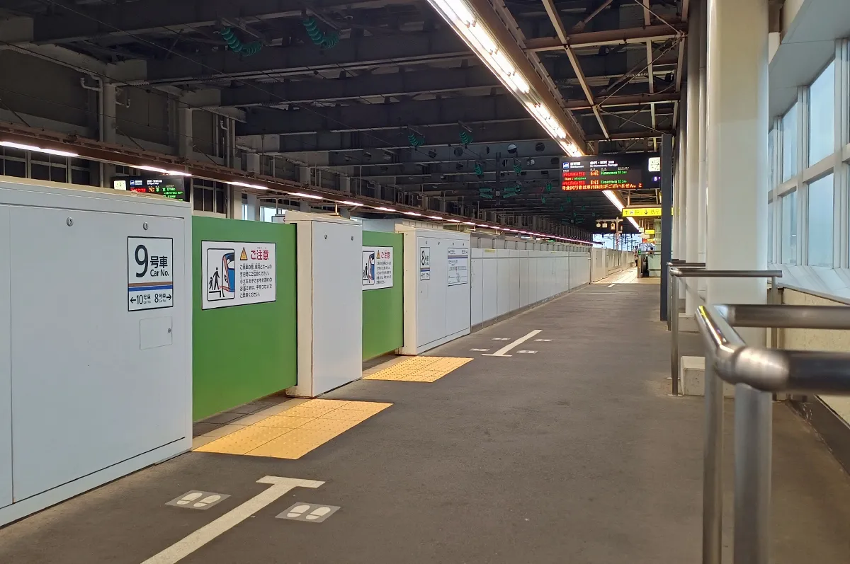 始発の糸魚川駅ホーム