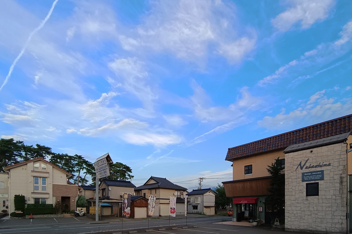 新潟スイーツ・ナカシマ糸魚川店と青空