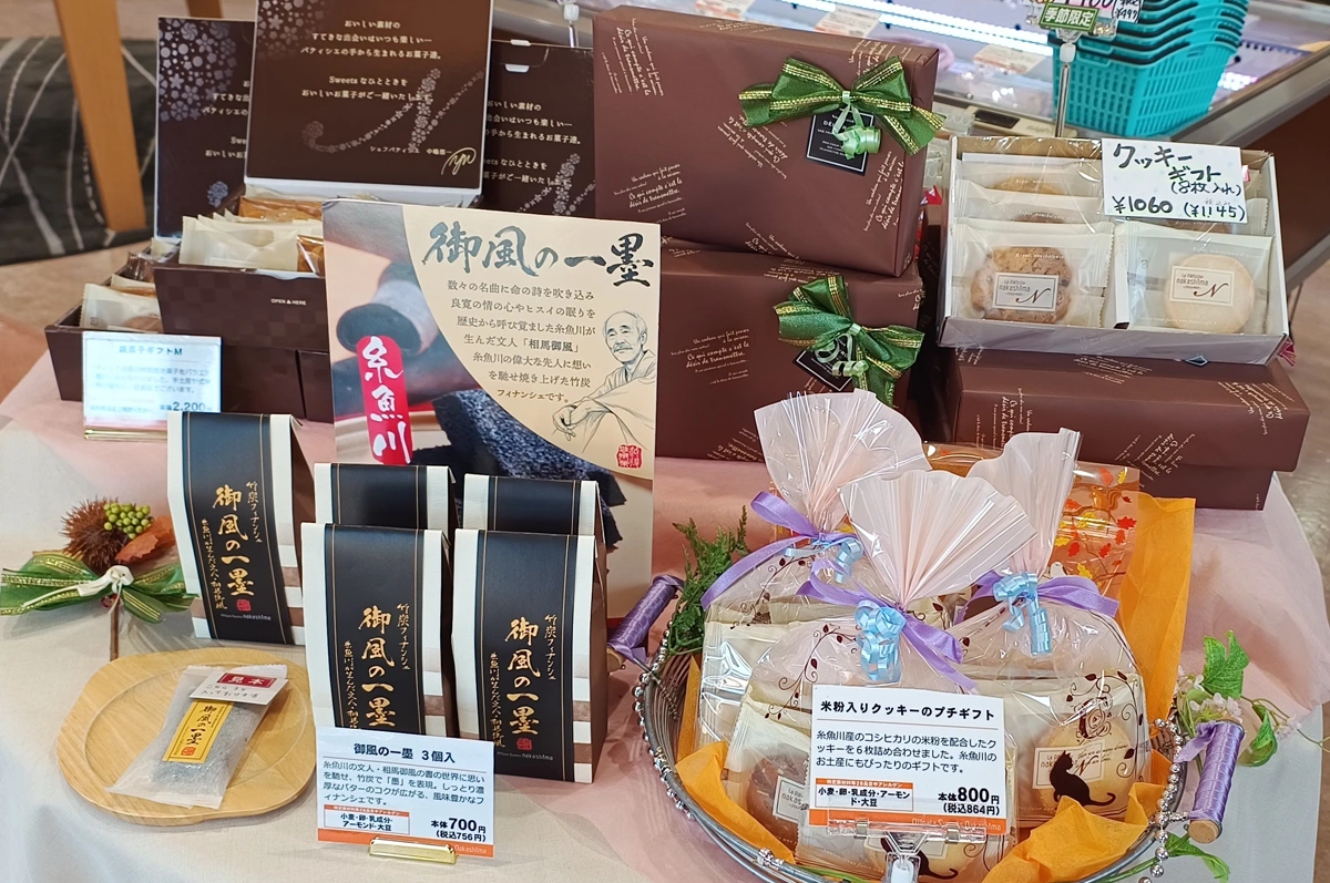 糸魚川店入口の焼き菓子や御風の一墨のコーナー